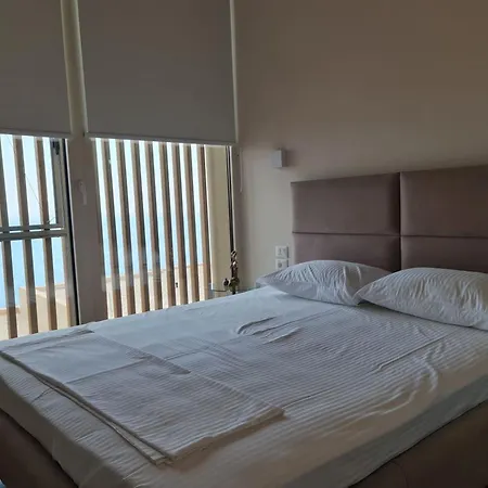 Karina - Luxury Getaway With Pool & Jacuzzi Dhërmi